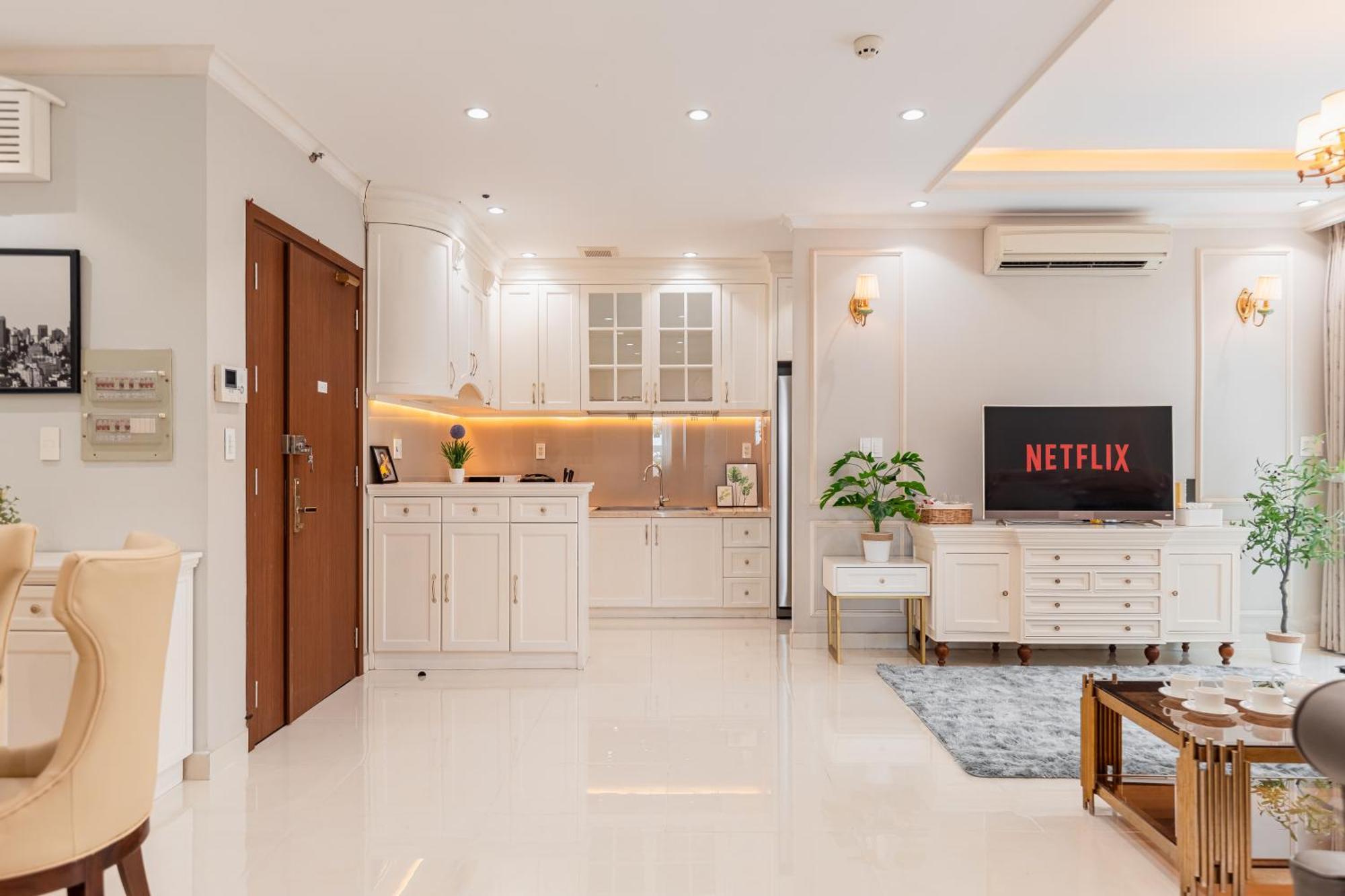 Căn hộ Spacious 4br Apat At Saigon Centre With Pool, Supermarket, View TP. Hồ Chí Minh