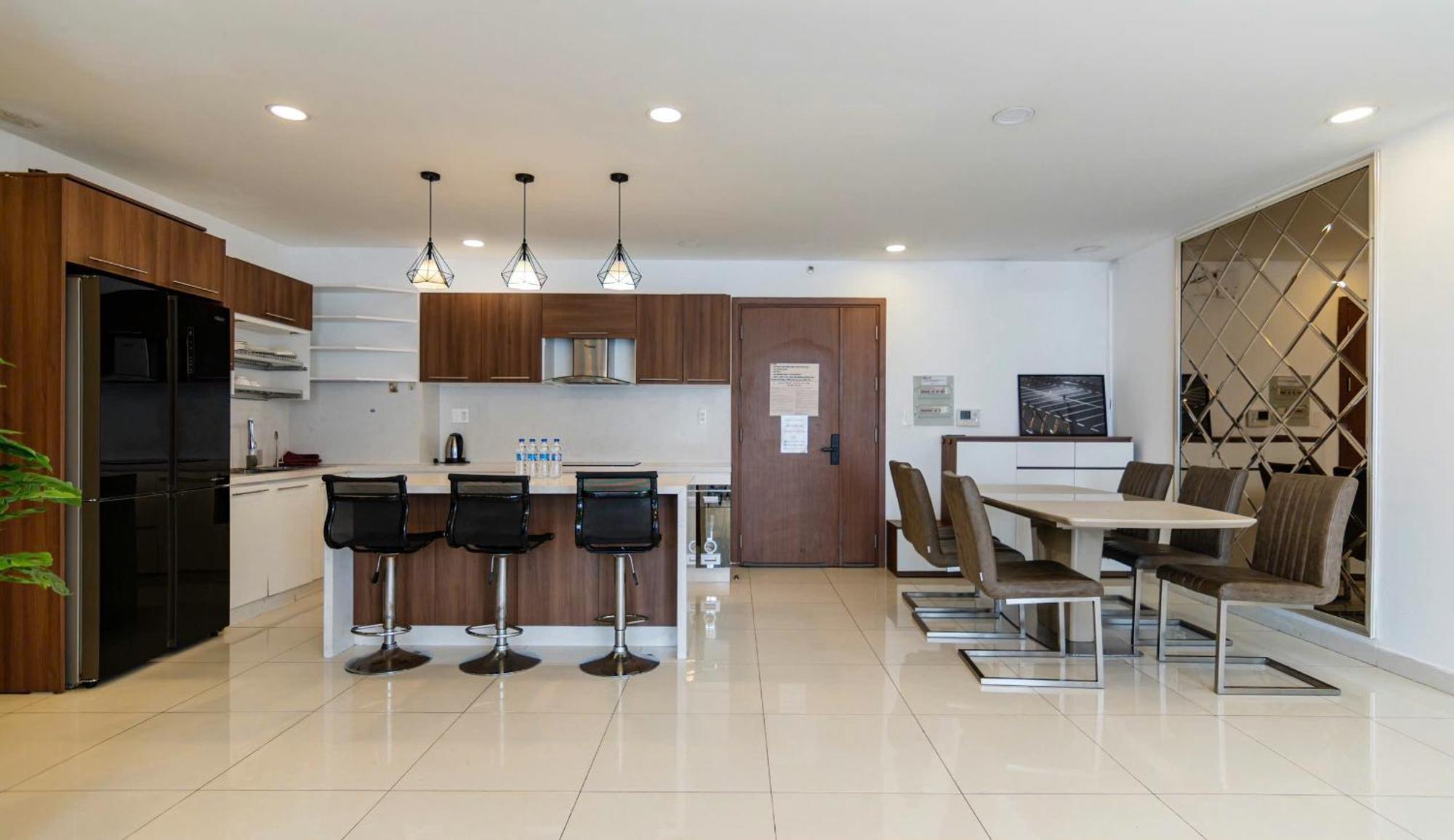 Căn hộ Spacious 4br Apat At Saigon Centre With Pool, Supermarket, View TP. Hồ Chí Minh