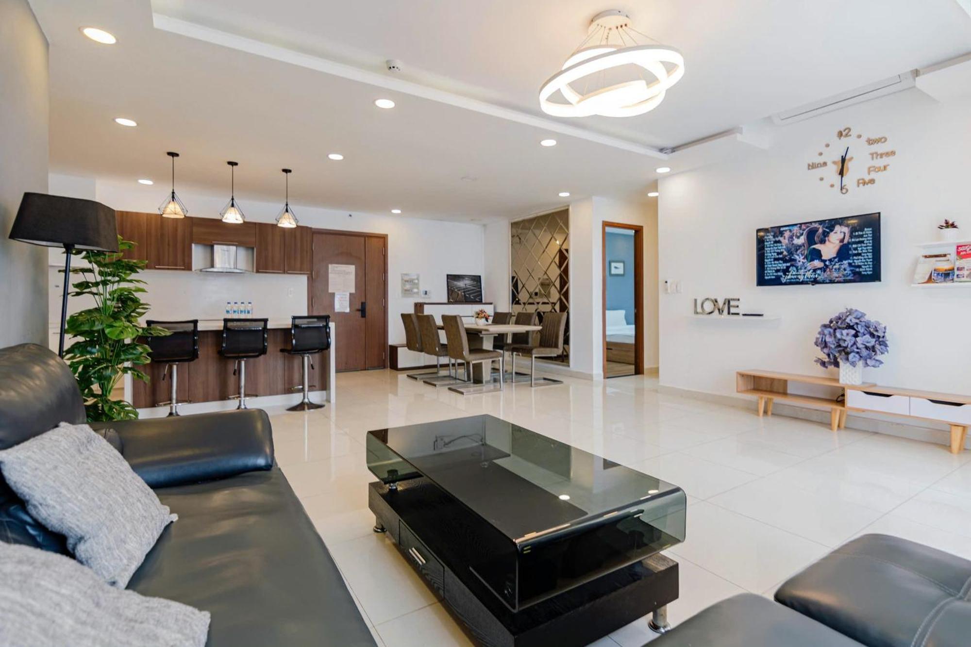Căn hộ Spacious 4br Apat At Saigon Centre With Pool, Supermarket, View *