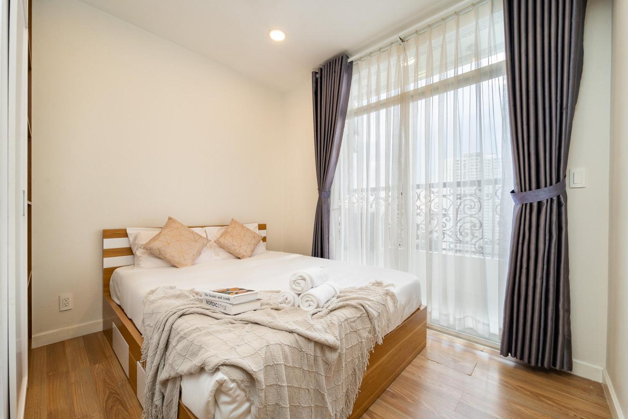 Spacious 4br Apat At Saigon Centre With Pool, Supermarket, View * TP. Hồ Chí Minh