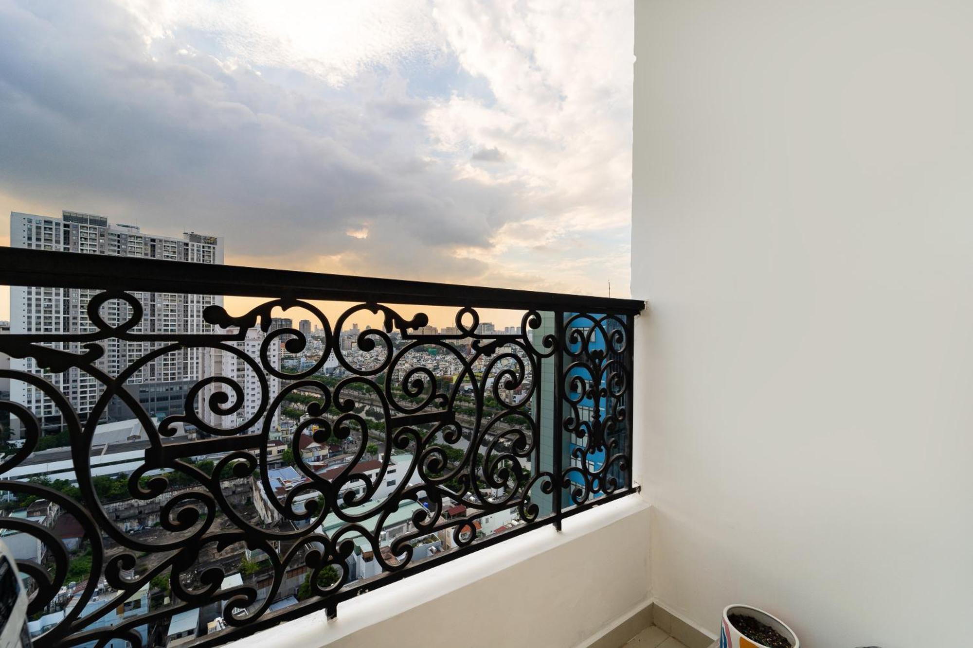 Spacious 4br Apat At Saigon Centre With Pool, Supermarket, View Căn hộ